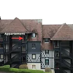 Piscine, Balcon, Stationnement, Vue Box Hippodrome