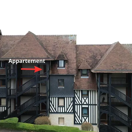 Piscine, Balcon, Stationnement, Vue Box Hippodrome