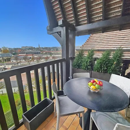 Piscine, Balcon, Stationnement, Vue Box Hippodrome Appartement *