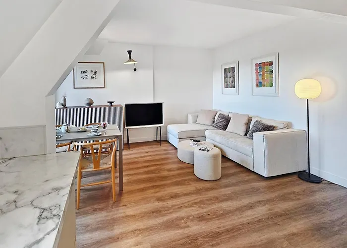 Piscine, Balcon, Stationnement, Vue Box Hippodrome *